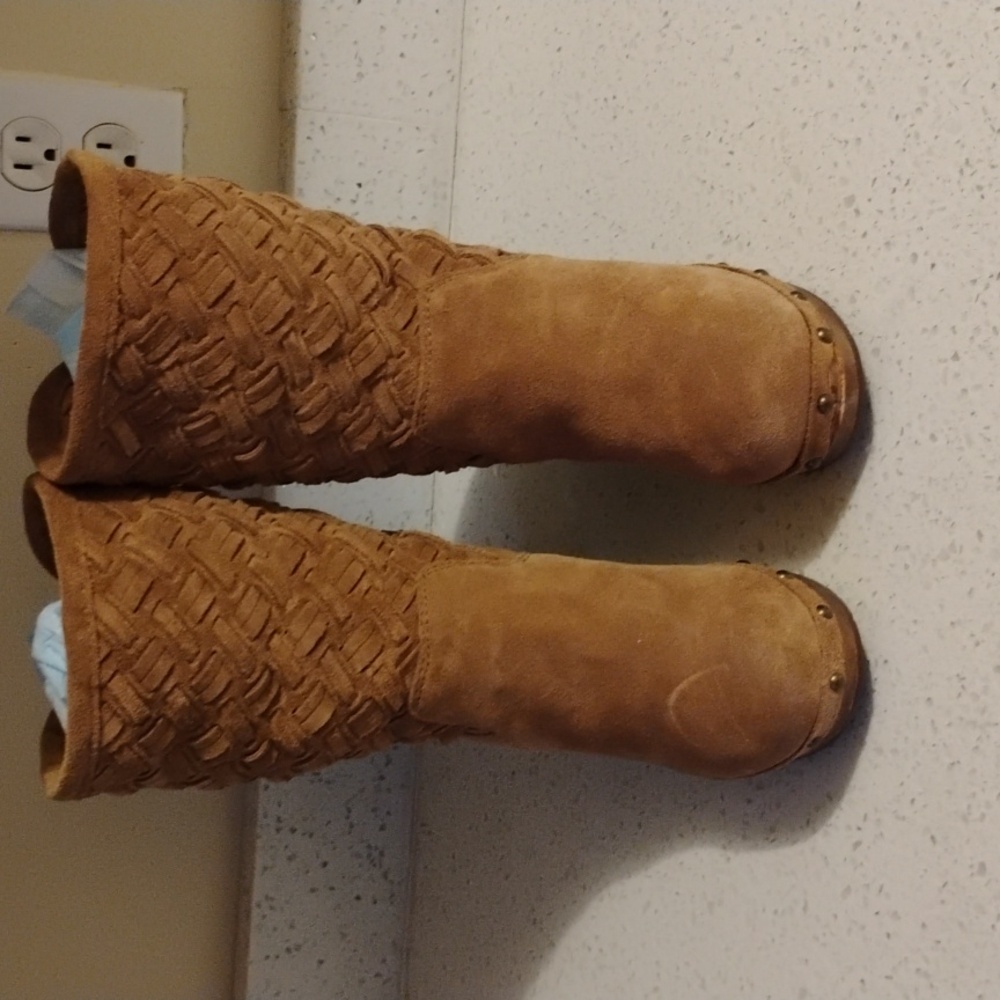 Women's Tan Ankle Boots UGG Size 6
